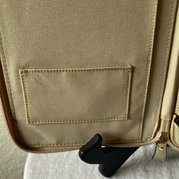 Coach: Floral Print Zip Reader Holder- Gold Tone - Picture 9 of 16